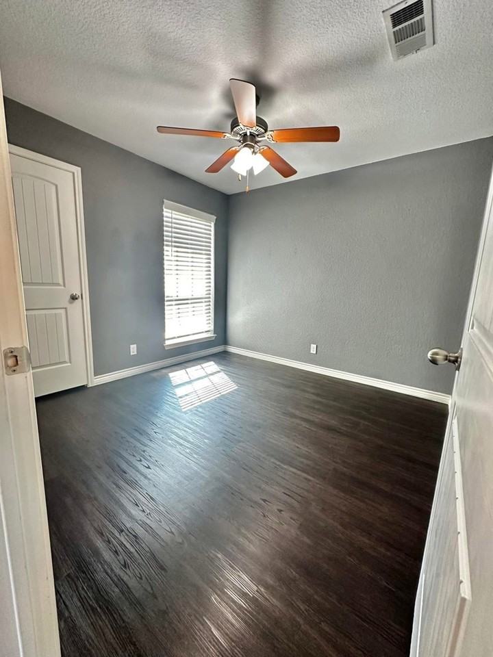 2711 Montague County Dr - Photo 7 of 19