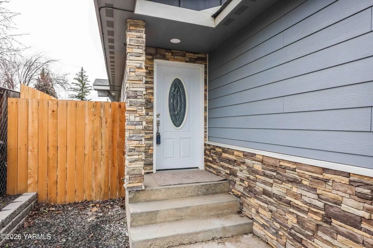 1900 W Mead Ave #1 - Photo 2 of 15