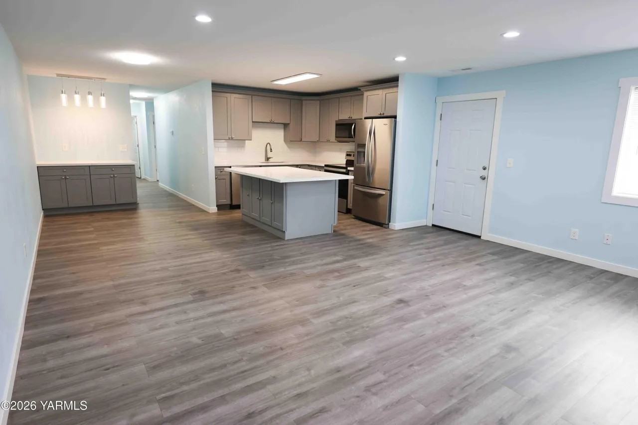 1900 W Mead Ave #1 - Photo 3 of 15