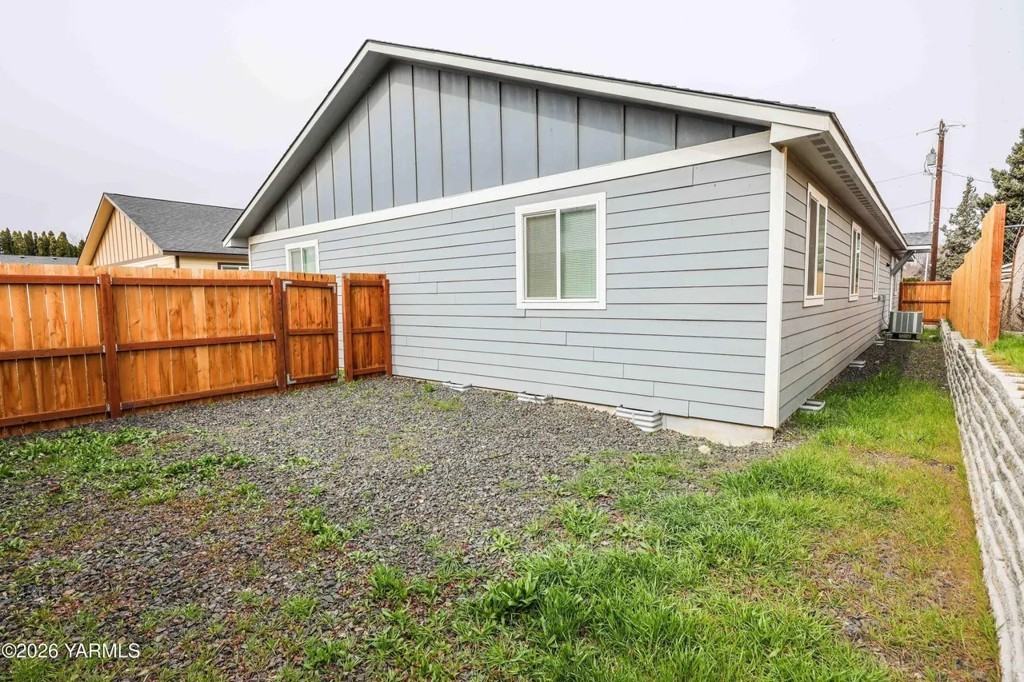 1900 W Mead Ave #1 - Photo 7 of 15