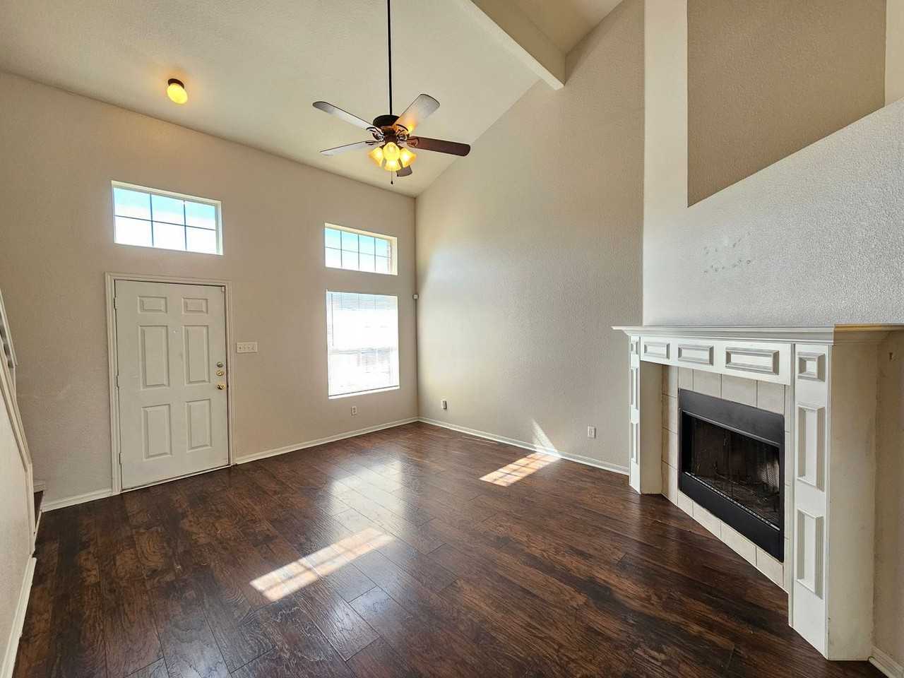 4207 Indigo Dr - Photo 3 of 32