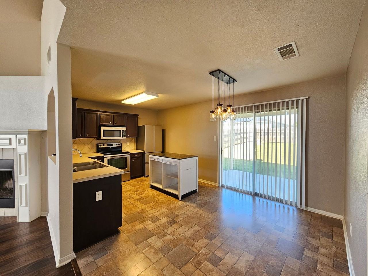 4207 Indigo Dr - Photo 6 of 32