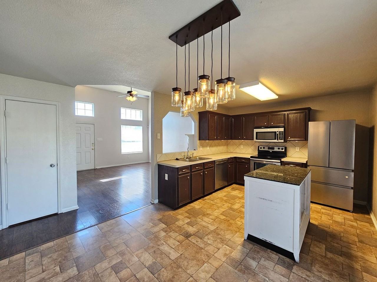 4207 Indigo Dr - Photo 7 of 32