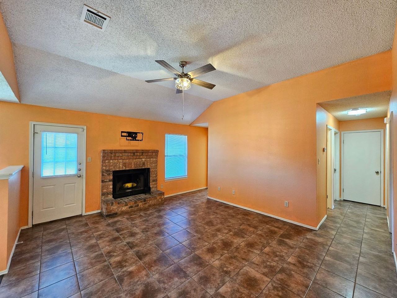 1507 Nina Dr - Photo 3 of 28