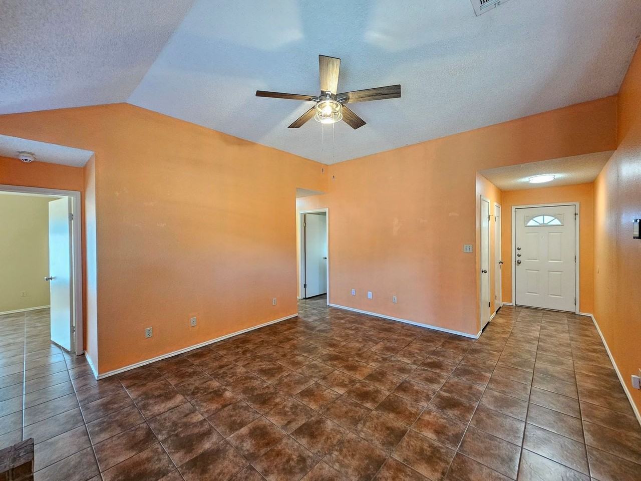 1507 Nina Dr - Photo 5 of 28