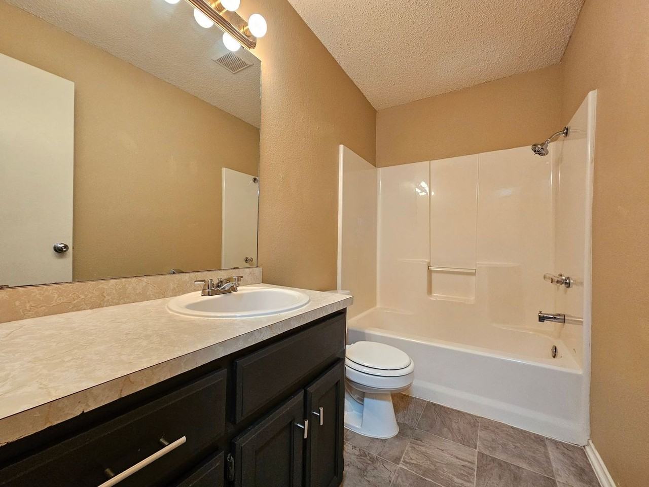 1507 Nina Dr - Photo 4 of 28