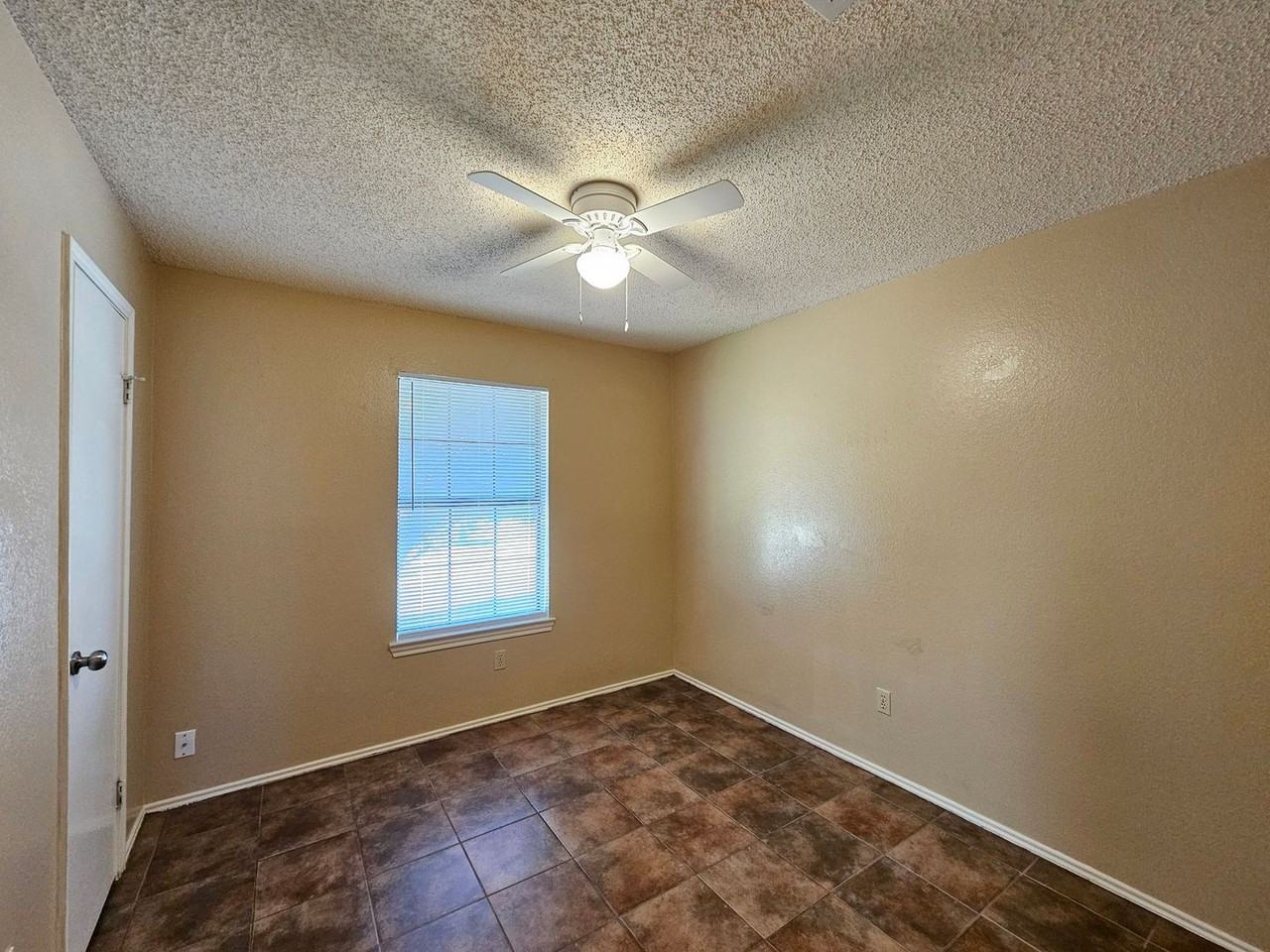 1507 Nina Dr - Photo 6 of 28