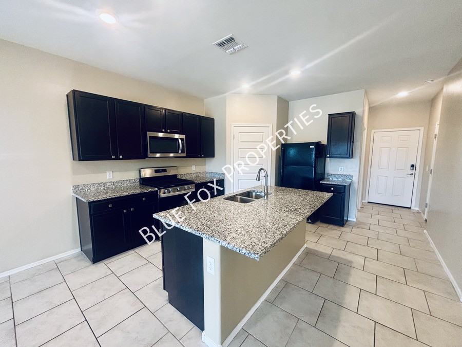 10232 N Crooked Peak Trl - Photo 2 of 19