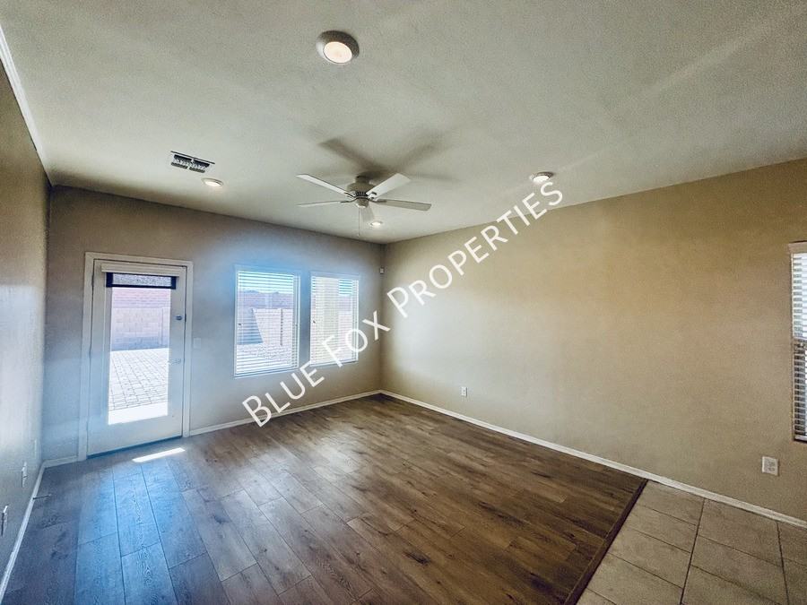 10232 N Crooked Peak Trl - Photo 3 of 19