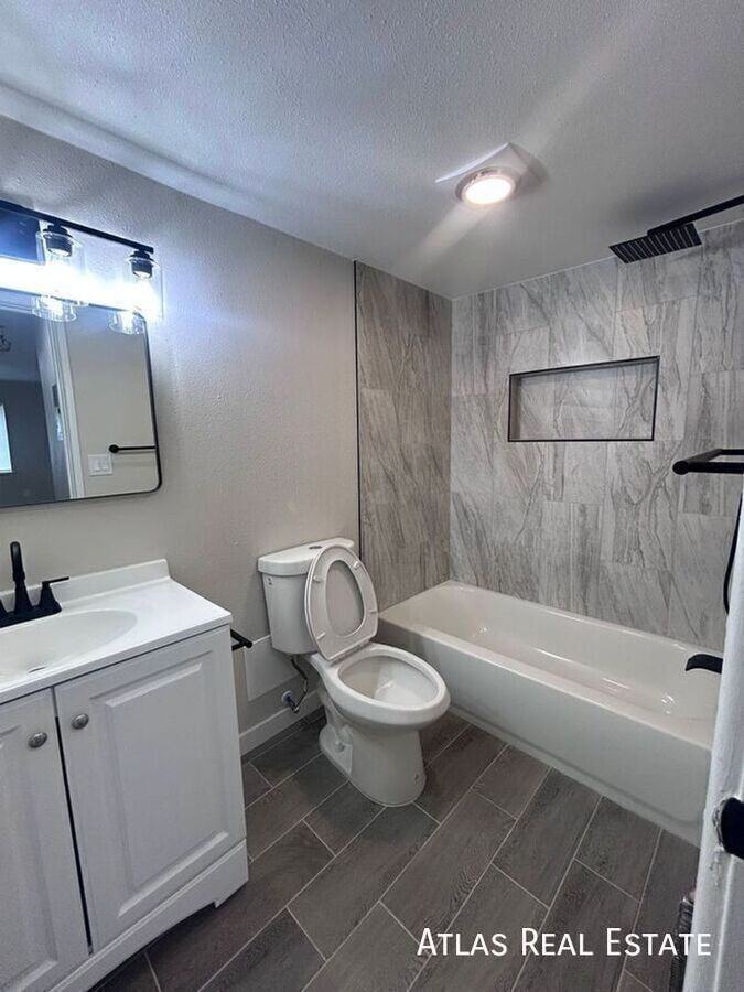 551 S Fairfax Street - Photo 5 of 35