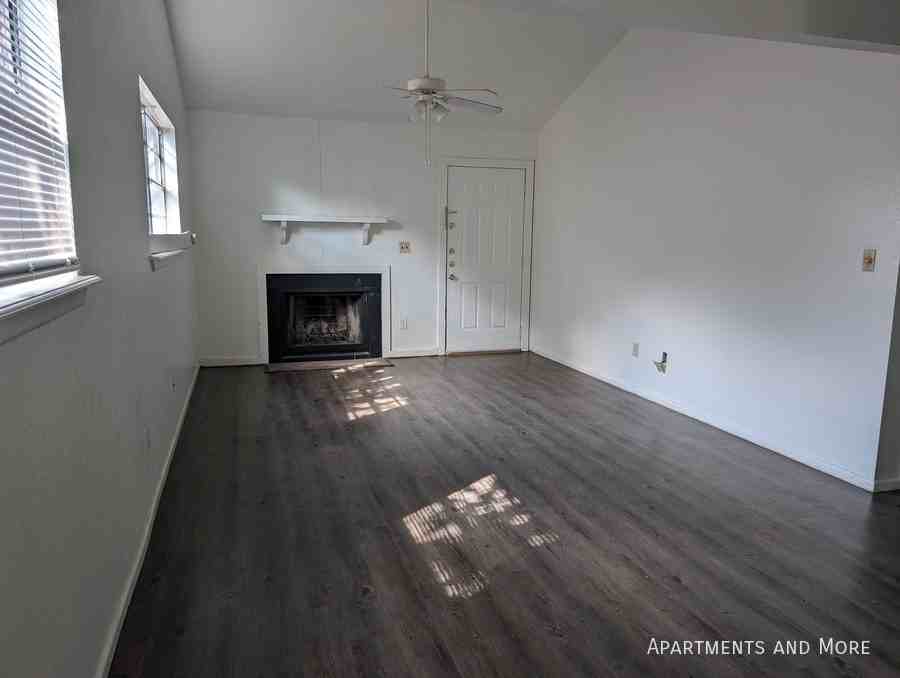 622 Mill St #B - Photo 2 of 11