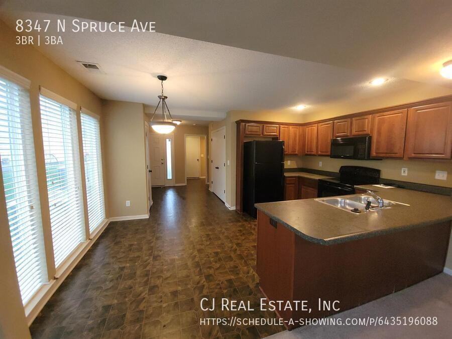 8347 N Spruce Ave - Photo 5 of 11