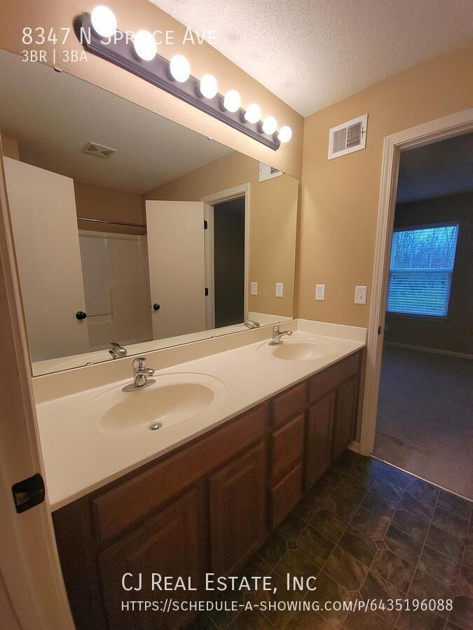 8347 N Spruce Ave - Photo 7 of 11