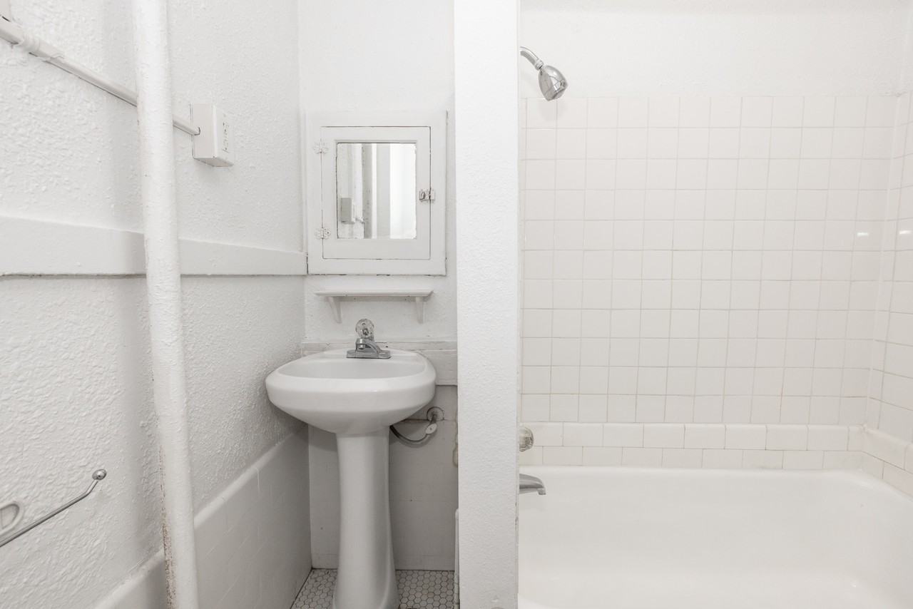 1115 N Logan St #205 - Photo 7 of 39