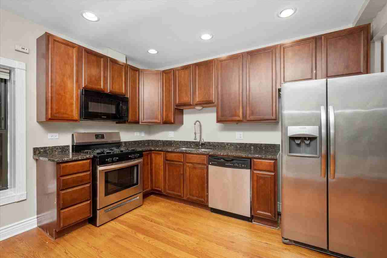 6300 N Rockwell St #B1 - Photo 3 of 27