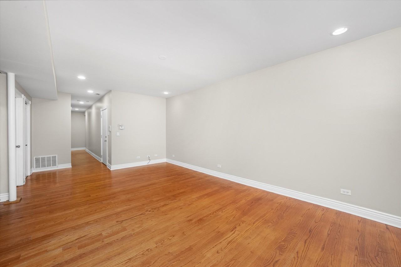 6300 N Rockwell St #B1 - Photo 7 of 27