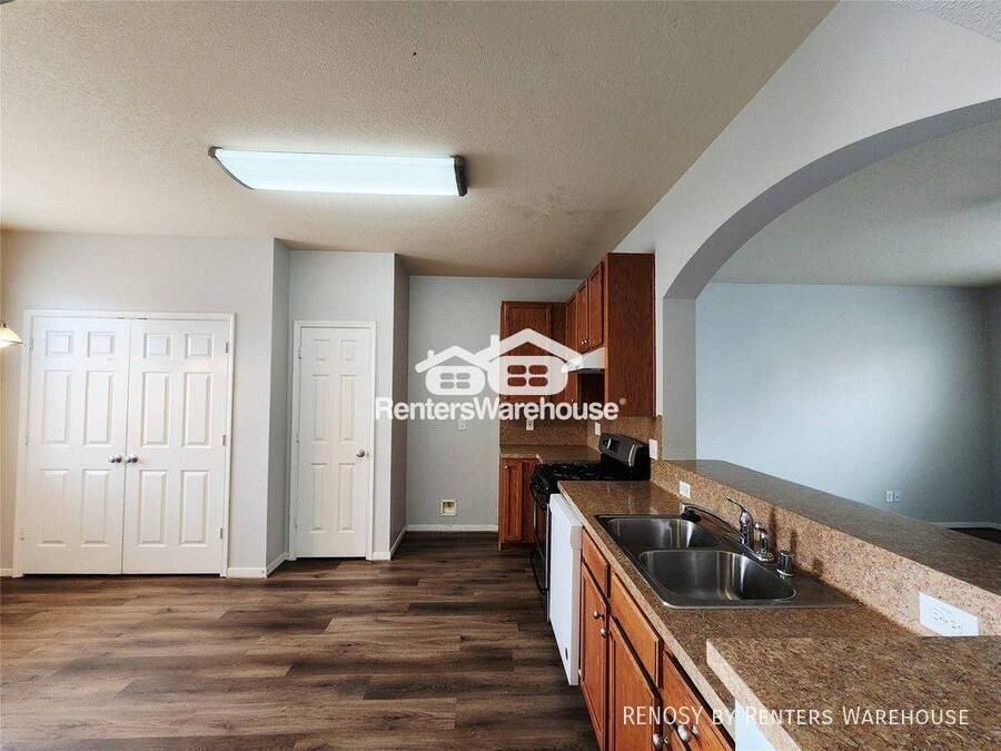 4075 Mossy Spring Ln - Photo 3 of 20