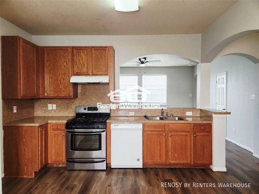 4075 Mossy Spring Ln - Photo 4 of 20