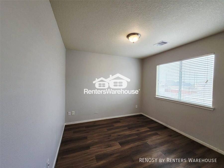 4075 Mossy Spring Ln - Photo 7 of 20