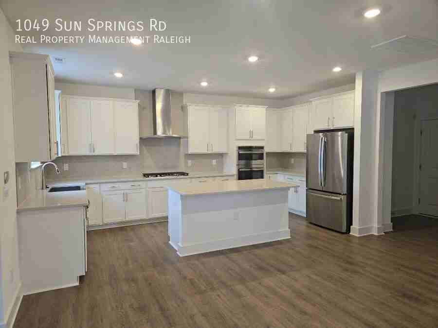 1049 Sun Springs Rd - Photo 3 of 28