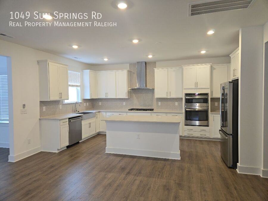 1049 Sun Springs Rd - Photo 4 of 28