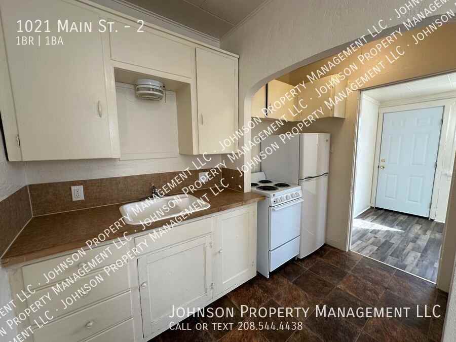 1021 Main St #2 - Photo 4 of 12