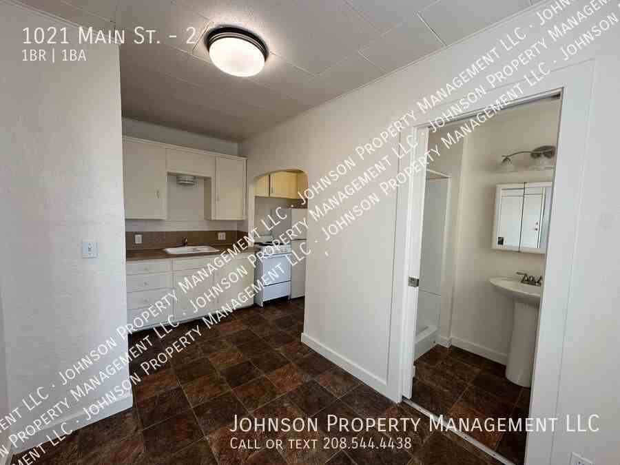 1021 Main St #2 - Photo 5 of 12