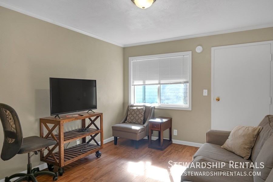 1827 Harris St #216 - Photo 2 of 10