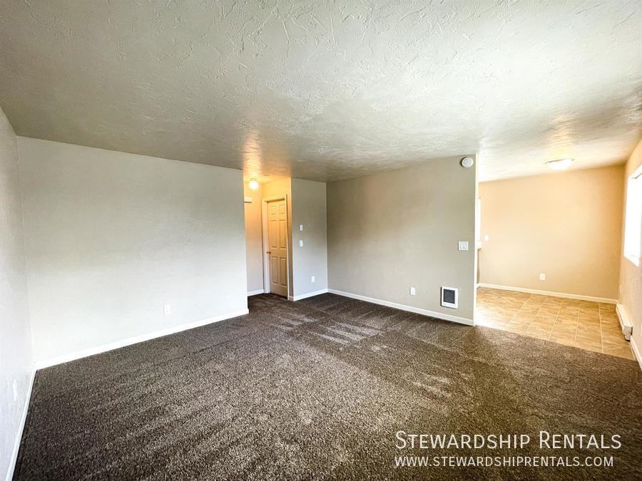 541 Lawrence St #A - Photo 3 of 19