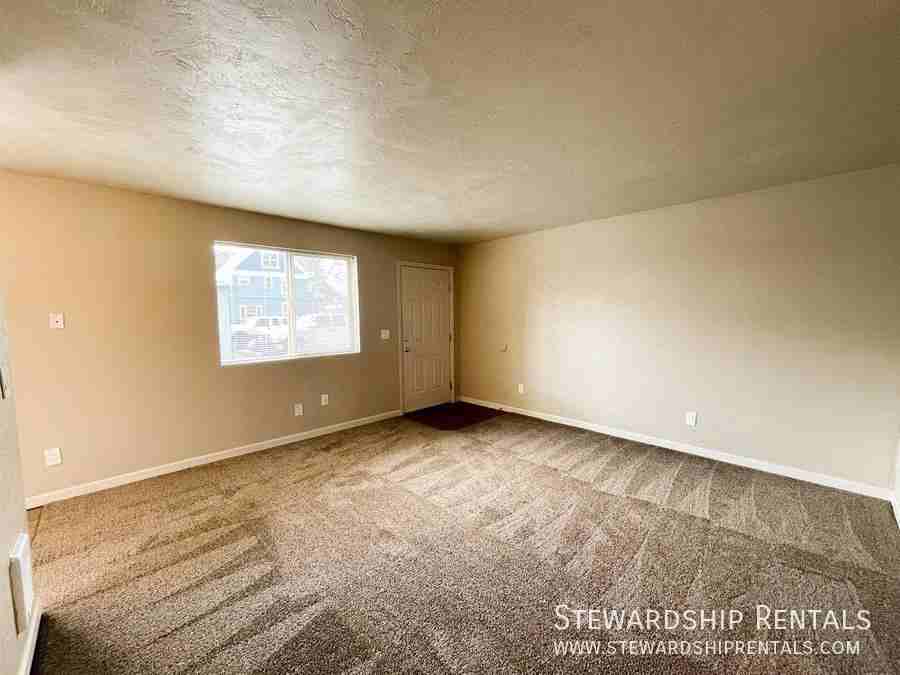 541 Lawrence St #A - Photo 4 of 19