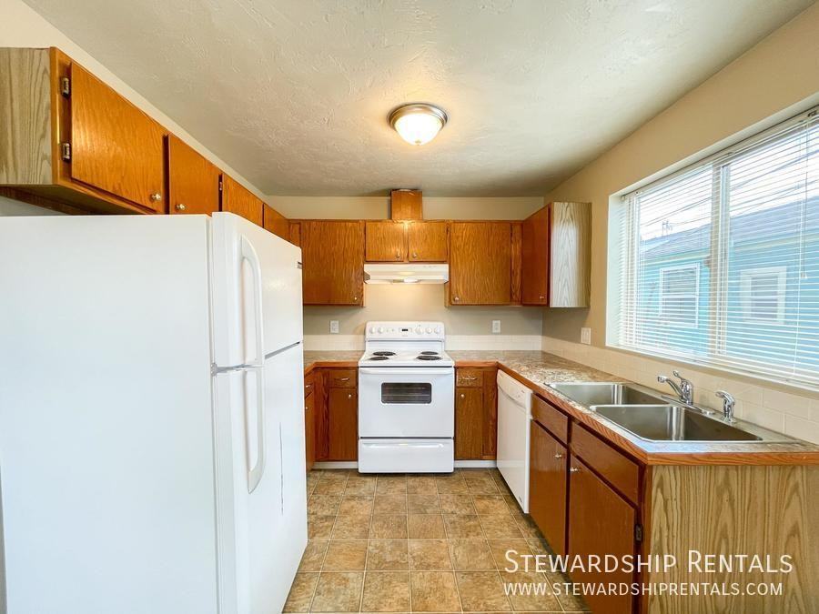 541 Lawrence St #A - Photo 6 of 19