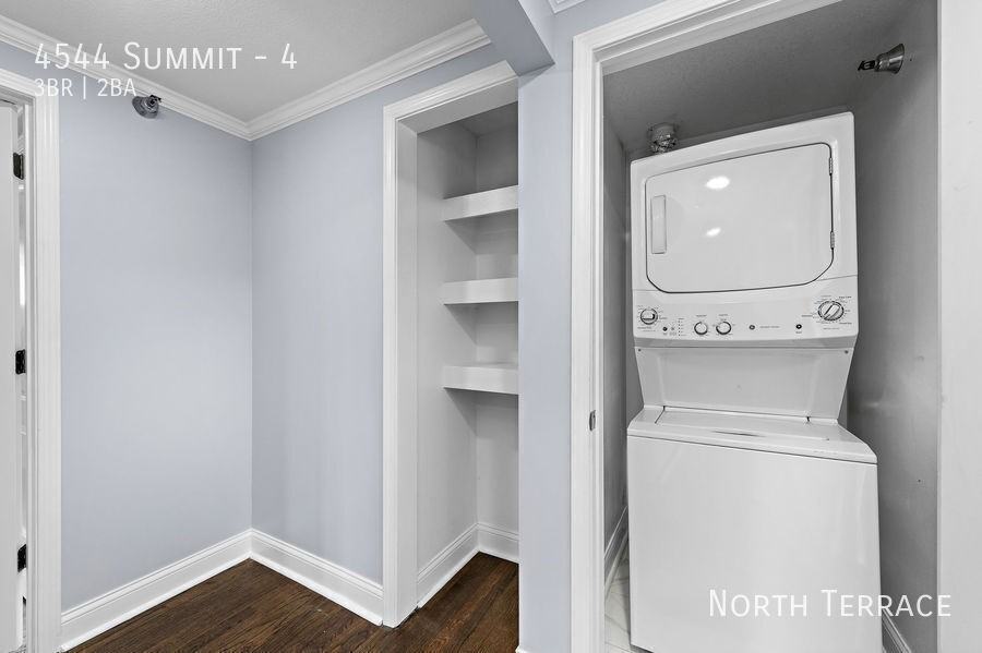 4544 Summit St #4 - Photo 4 of 19