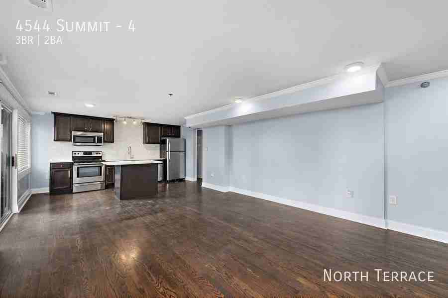 4544 Summit St #4 - Photo 5 of 19