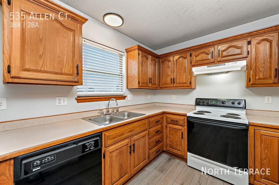 535 Allen Ct - Photo 2 of 41