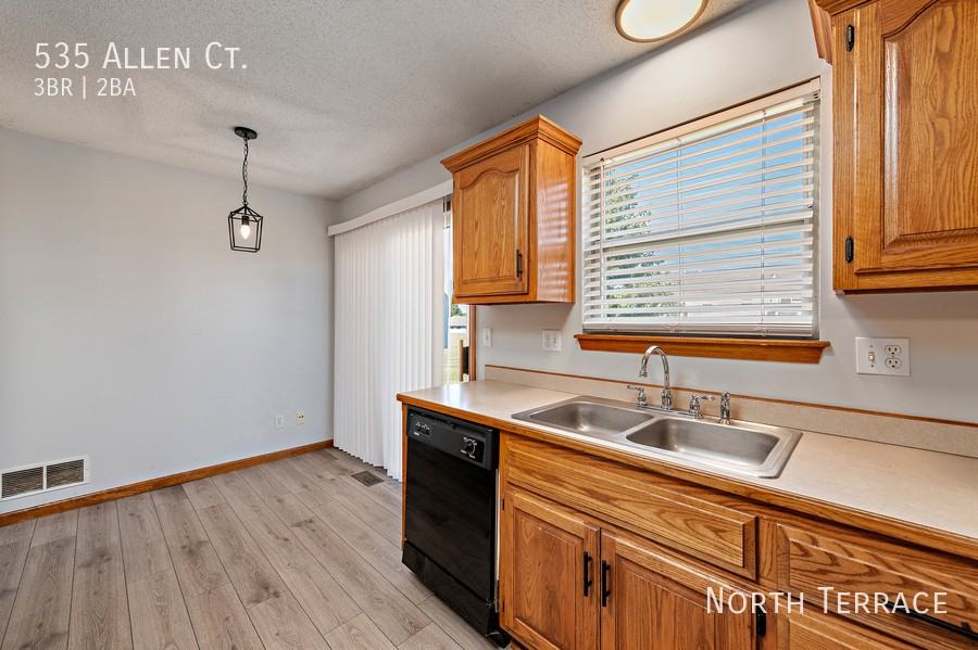 535 Allen Ct - Photo 5 of 41