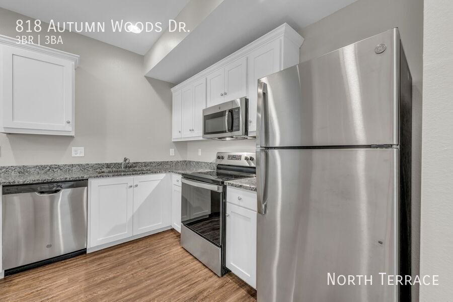 818 Autumn Woods Dr - Photo 2 of 12