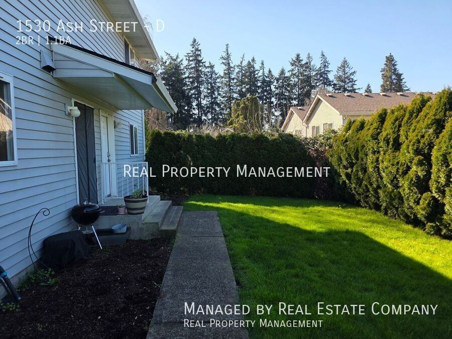 1530 Ash St #D - Photo 4 of 17