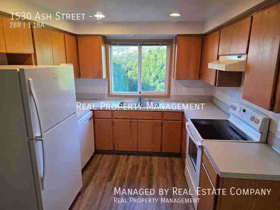 1530 Ash St #D - Photo 5 of 17