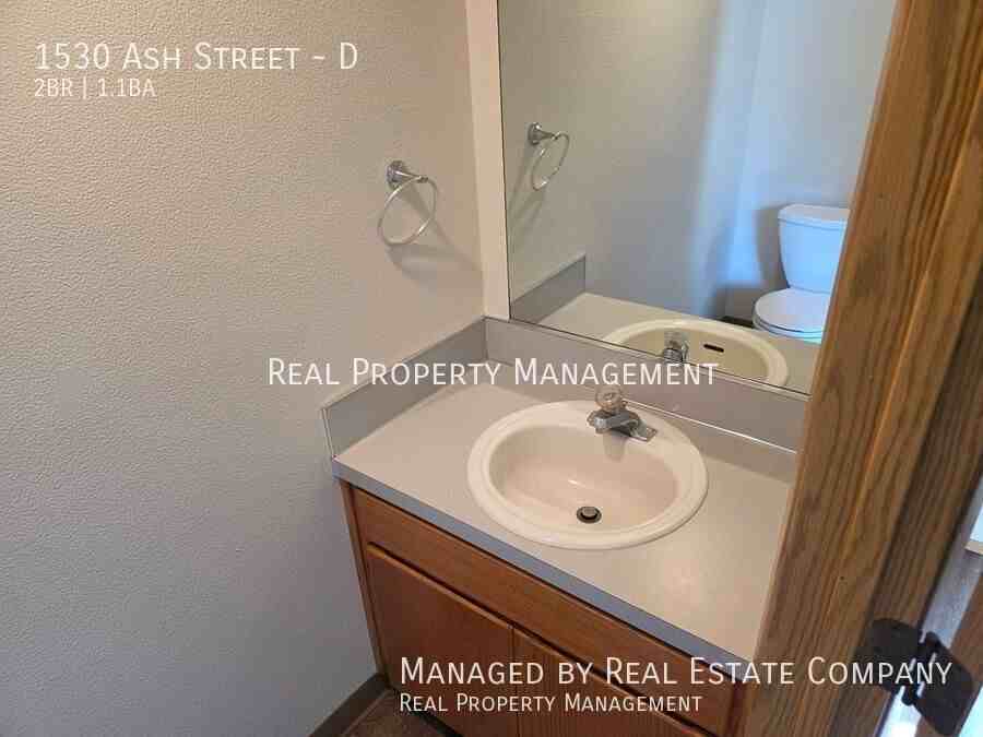 1530 Ash St #D - Photo 4 of 20