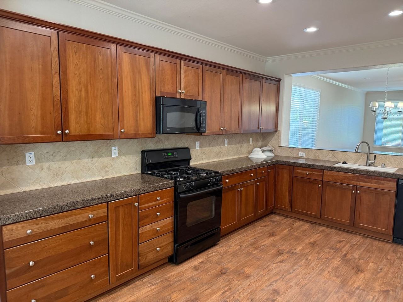 389 Snapdragon Ln - Photo 3 of 14