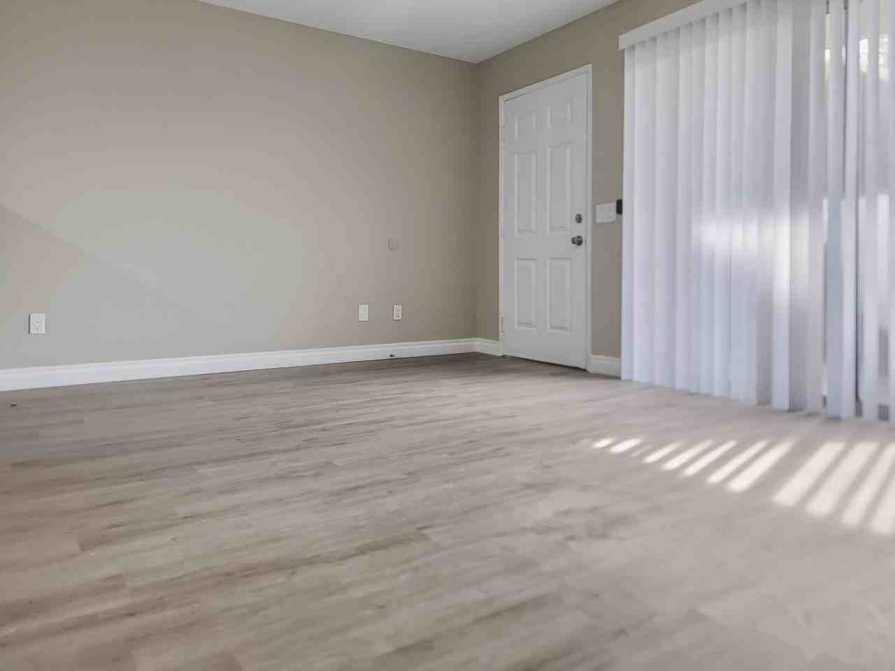 CANDLEWOOD APARTMENTS - Photo 6 of 38