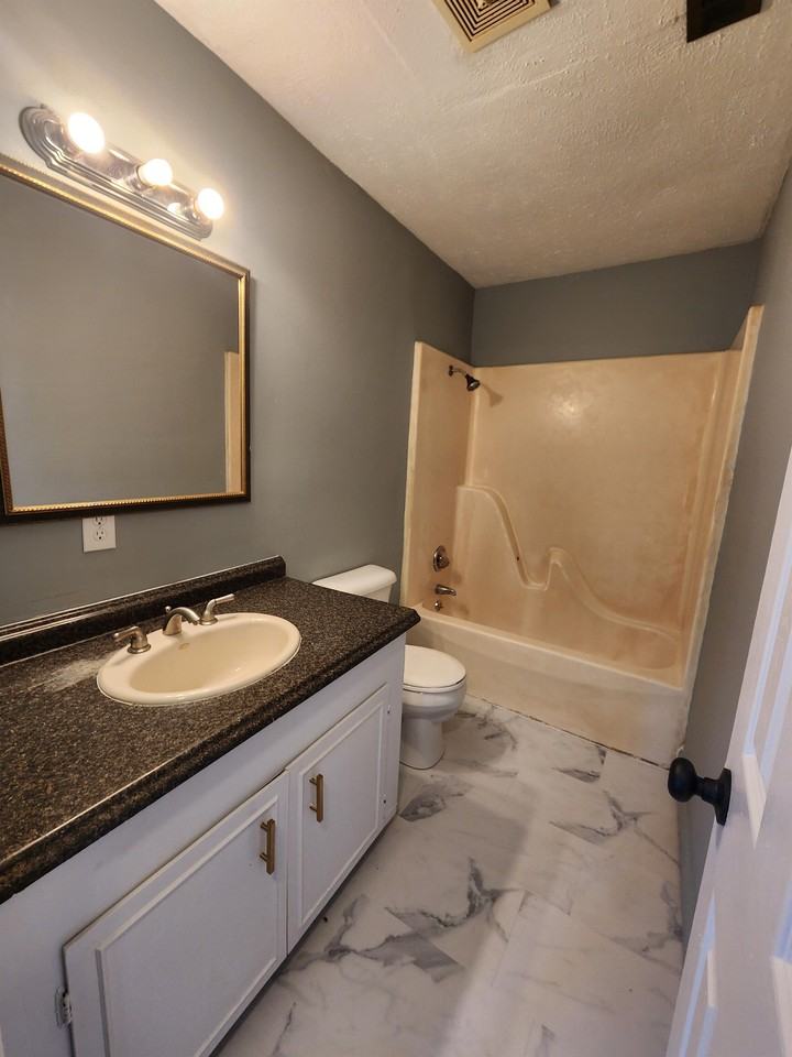 570 W 4th St #1 - Photo 4 of 9
