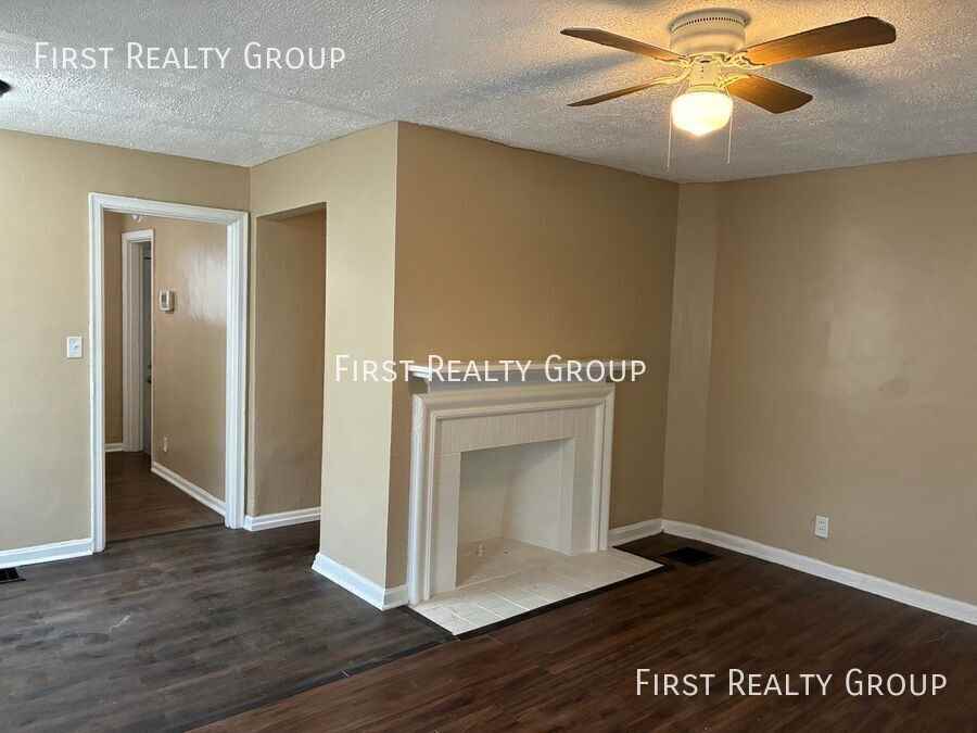 2924 Preston Ave - Photo 2 of 8