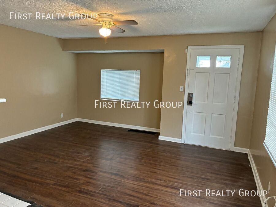 2924 Preston Ave - Photo 3 of 8