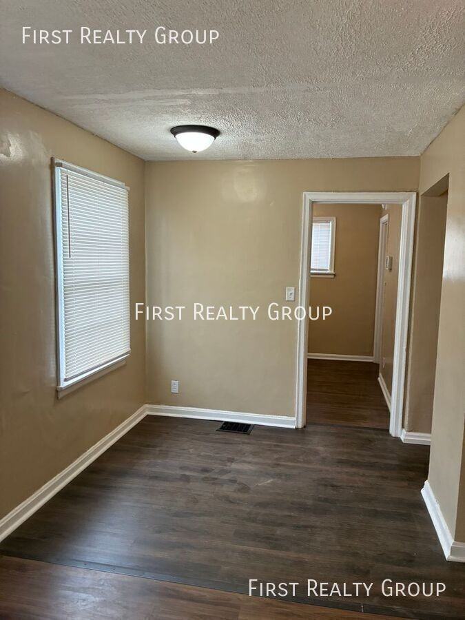 2924 Preston Ave - Photo 4 of 8