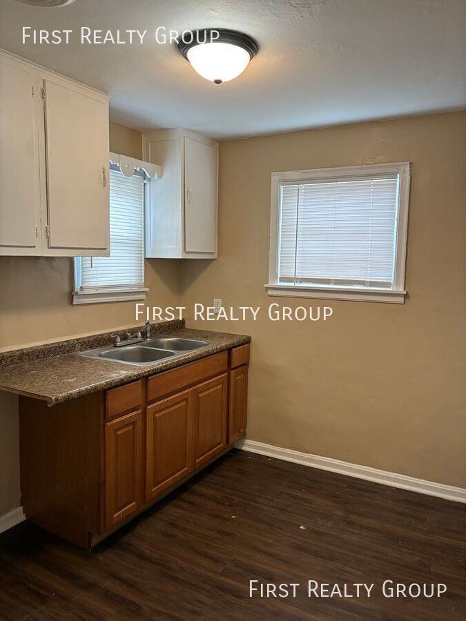 2924 Preston Ave - Photo 5 of 8