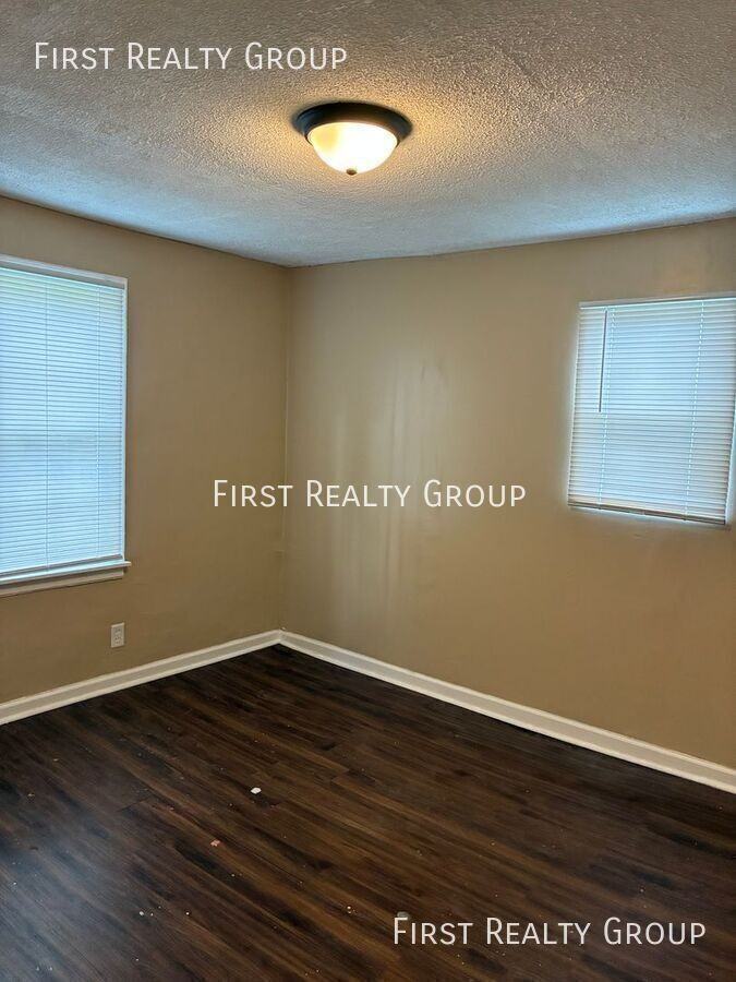 2924 Preston Ave - Photo 6 of 8