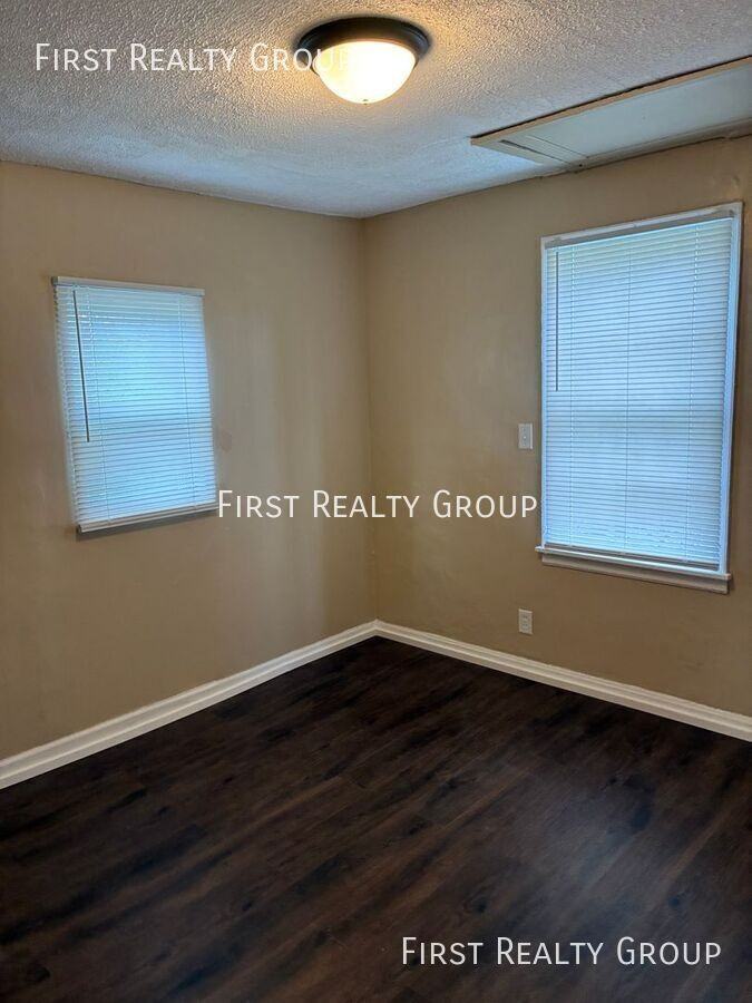 2924 Preston Ave - Photo 7 of 8