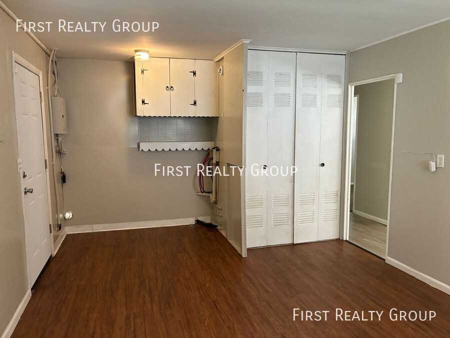 1498 Elaine St - Photo 5 of 10