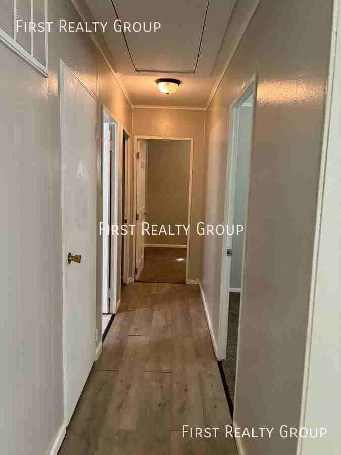 1498 Elaine St - Photo 6 of 10